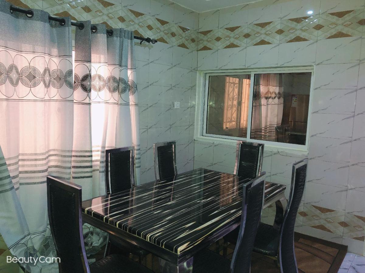 Awamuulamin Manneh Guest House Abuko Экстерьер фото